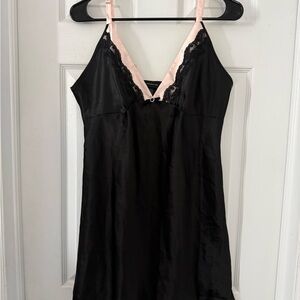 Jones New York Black Chemise with Pink Lace Trim